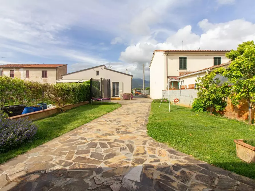 Immagine 45 di Villa in vendita  a Cascina
