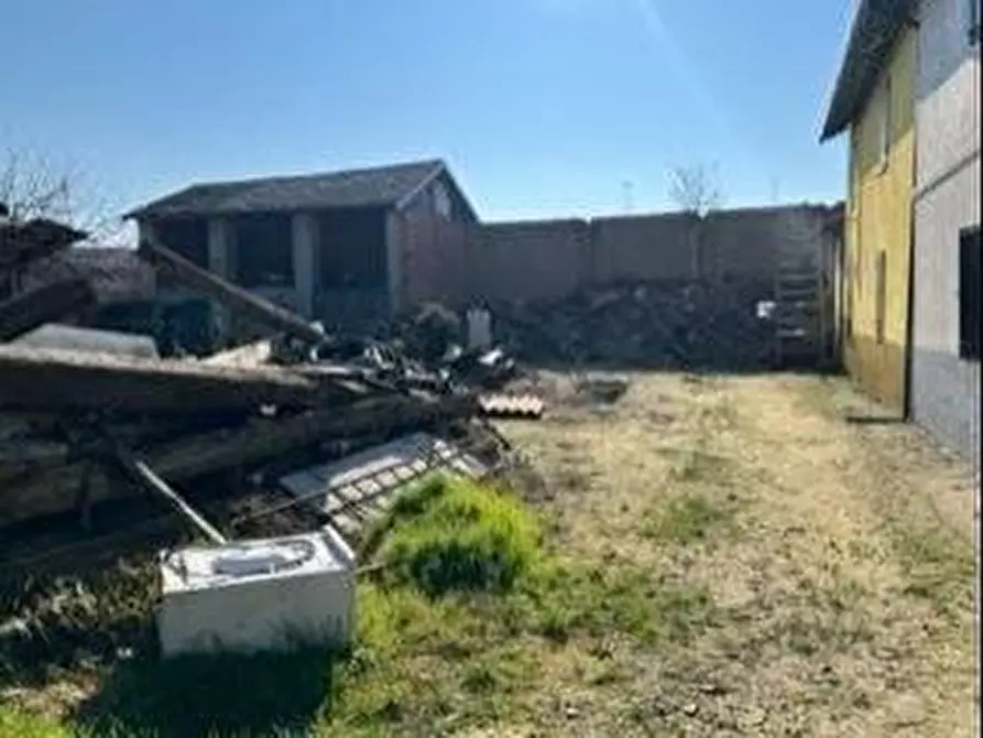 Immagine 9 di Villa in vendita  a Suardi