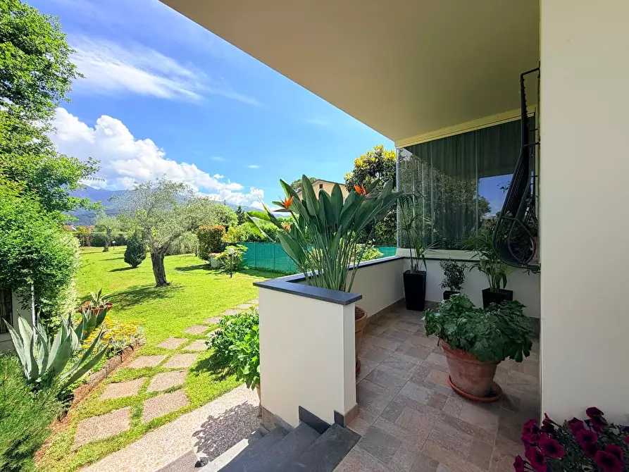 Immagine 9 di Casa bifamiliare in vendita  a Massa