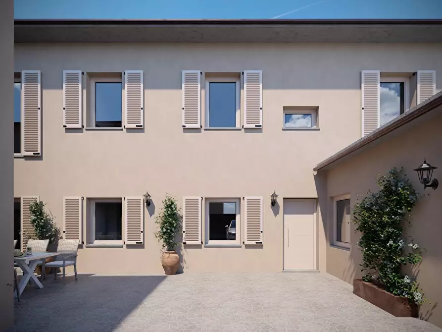 Immagine 7 di Porzione di casa in vendita  a Lucca
