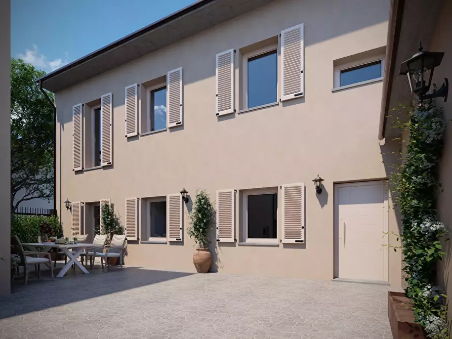 Immagine 8 di Porzione di casa in vendita  a Lucca
