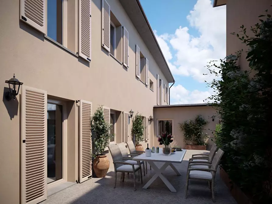 Immagine 1 di Porzione di casa in vendita  a Lucca