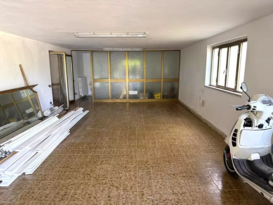 Immagine 2 di Villa in vendita  a Capannori