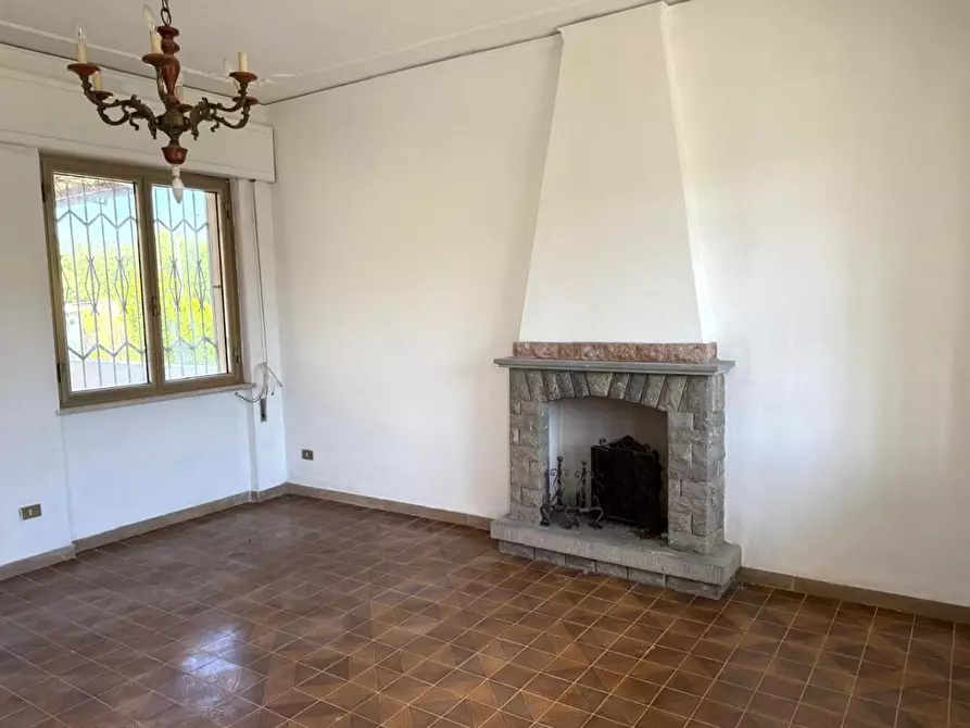 Immagine 11 di Villa in vendita  a Capannori