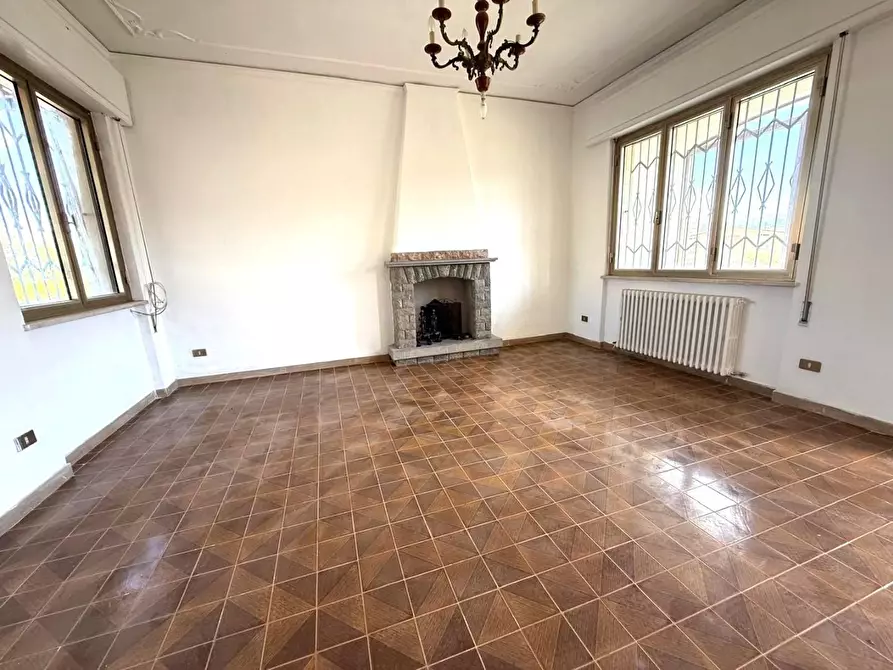 Immagine 12 di Villa in vendita  a Capannori