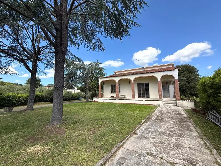 Immagine 1 di Villa in vendita  a Capannori