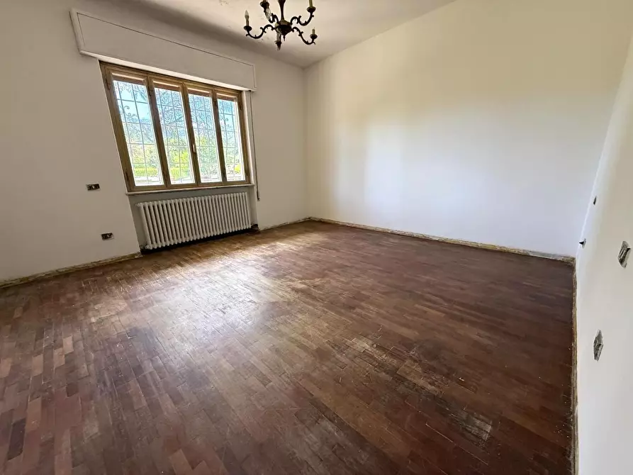 Immagine 22 di Villa in vendita  a Capannori