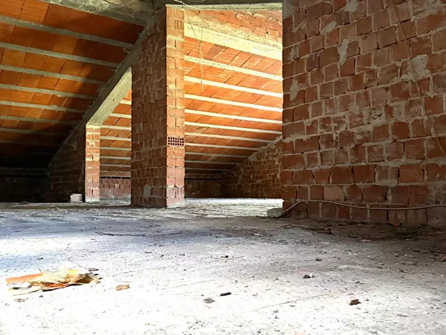 Immagine 33 di Villa in vendita  a Capannori