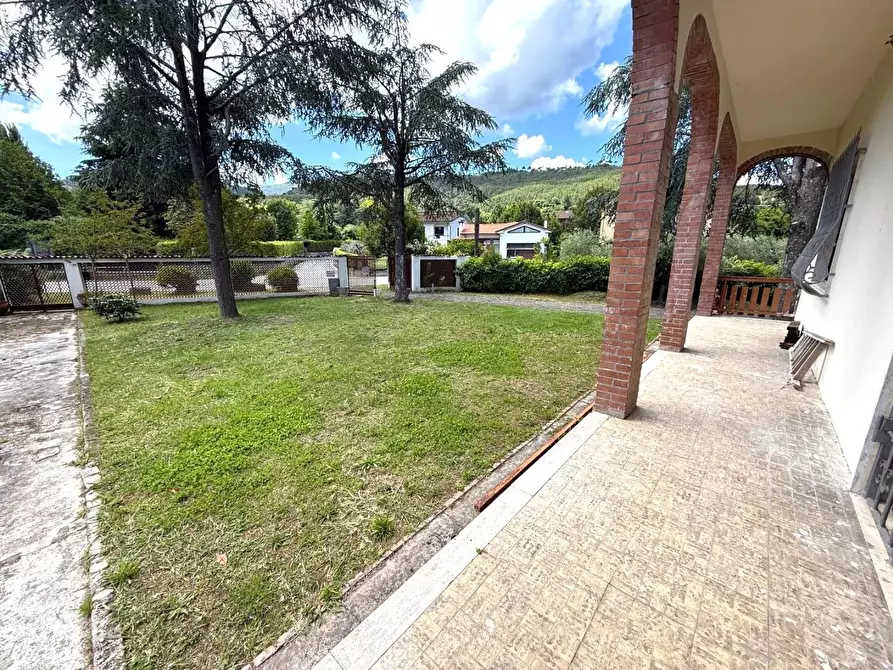 Immagine 28 di Villa in vendita  a Capannori