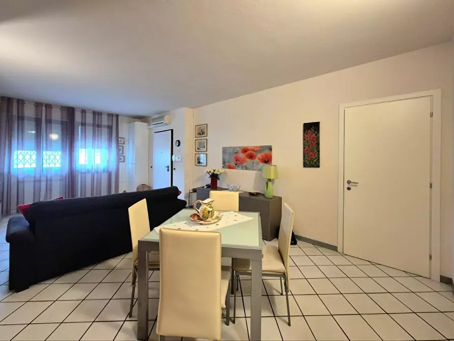 Immagine 3 di Appartamento in vendita  a Lucca