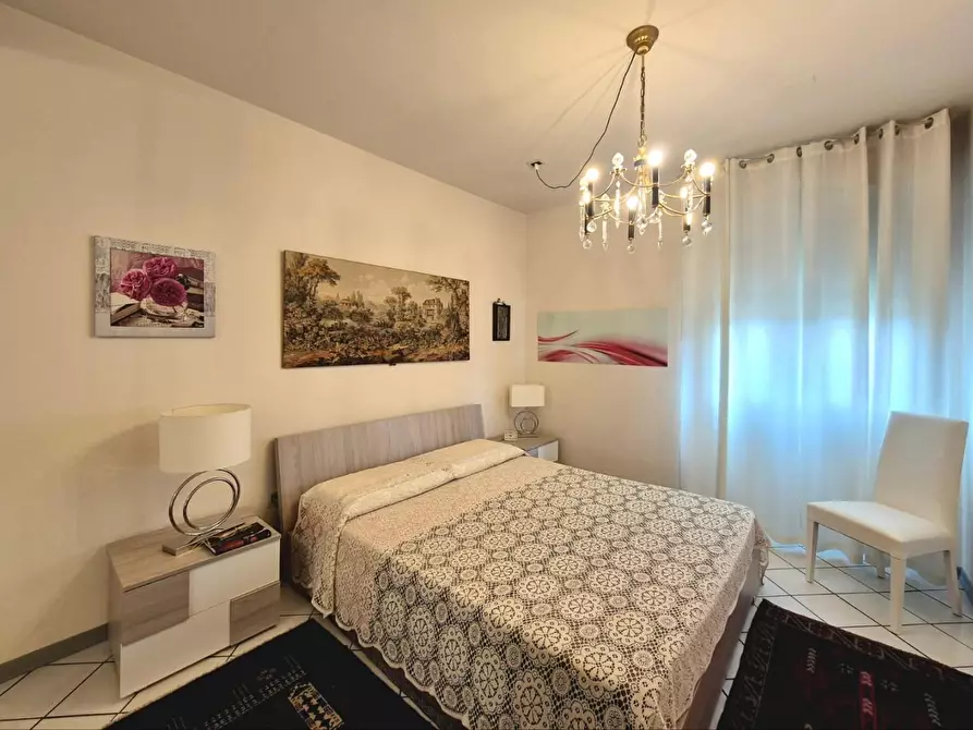 Immagine 10 di Appartamento in vendita  a Lucca