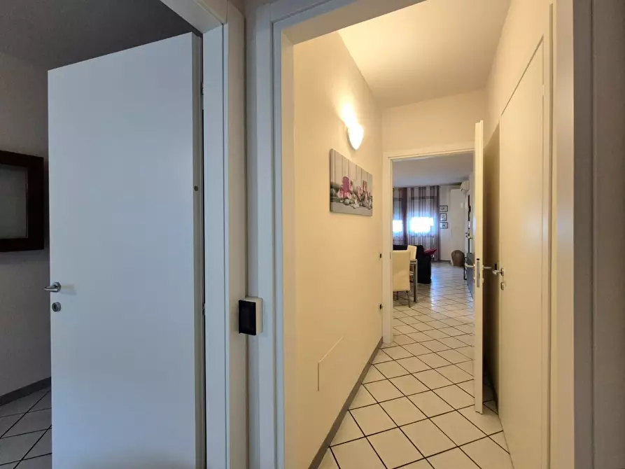 Immagine 18 di Appartamento in vendita  a Lucca