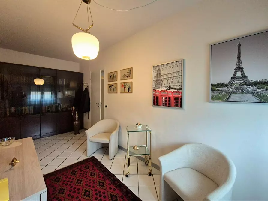 Immagine 15 di Appartamento in vendita  a Lucca