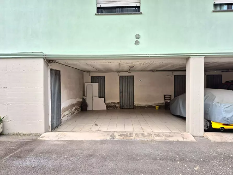 Immagine 20 di Appartamento in vendita  a Lucca