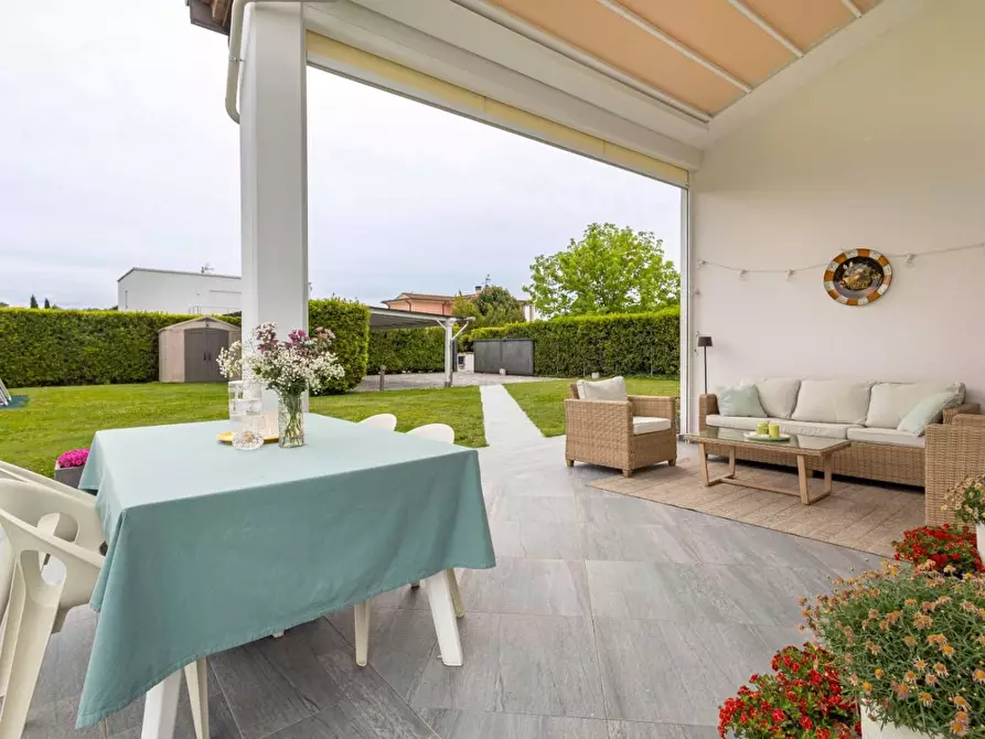 Immagine 20 di Villa in vendita  a Capannori