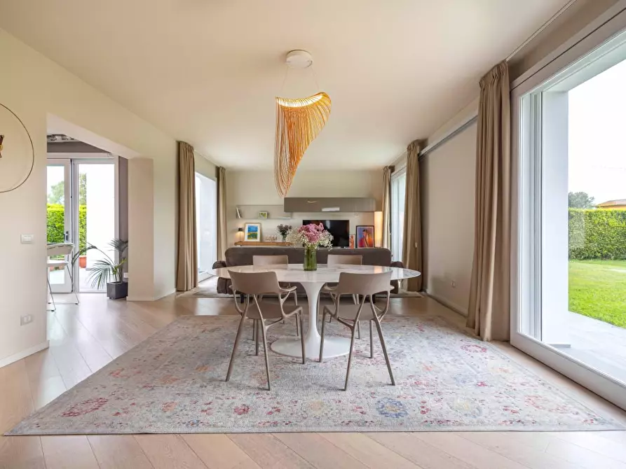 Immagine 24 di Villa in vendita  a Capannori