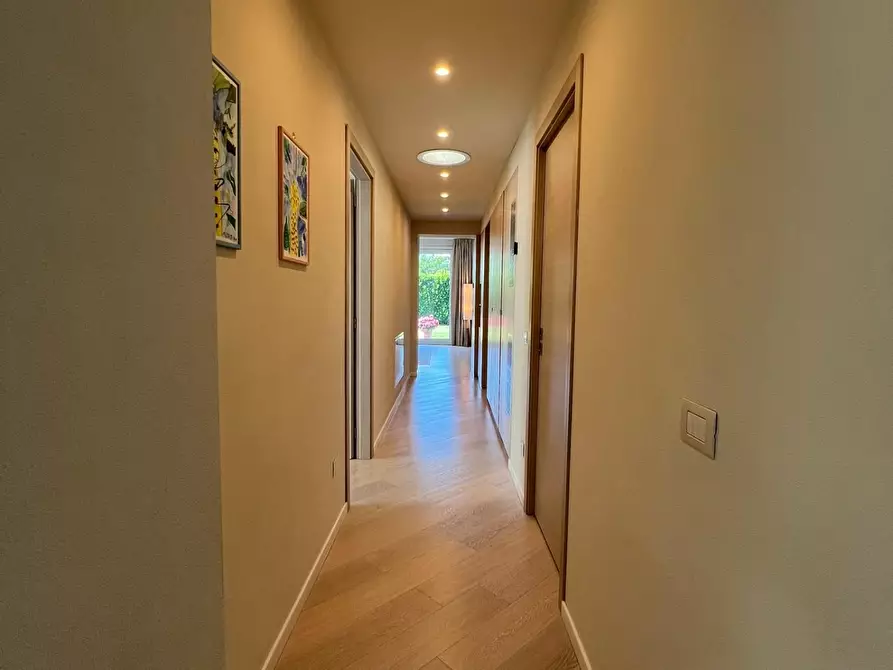 Immagine 56 di Villa in vendita  a Capannori