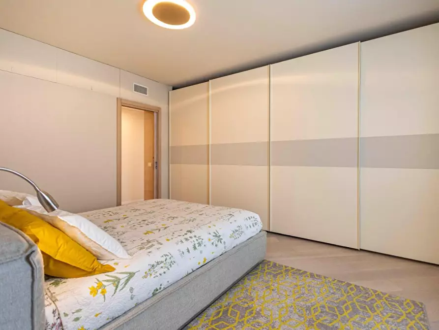 Immagine 40 di Villa in vendita  a Capannori