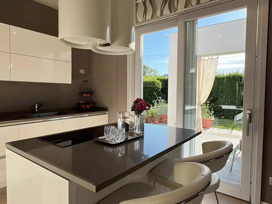Immagine 64 di Villa in vendita  a Capannori