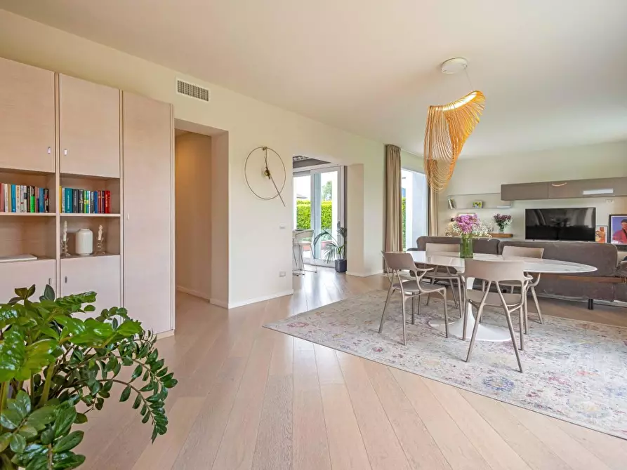 Immagine 23 di Villa in vendita  a Capannori