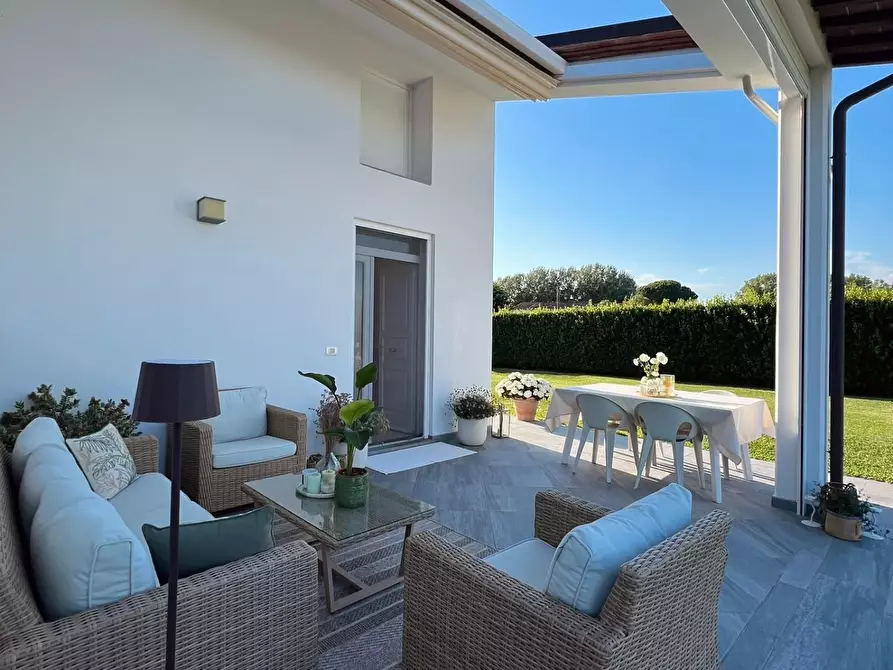 Immagine 65 di Villa in vendita  a Capannori