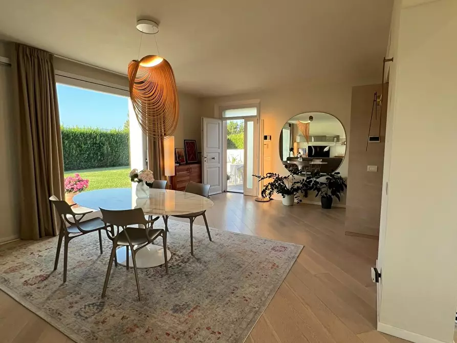Immagine 47 di Villa in vendita  a Capannori