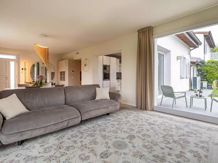 Immagine 35 di Villa in vendita  a Capannori