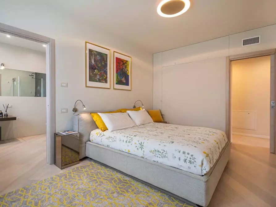 Immagine 39 di Villa in vendita  a Capannori