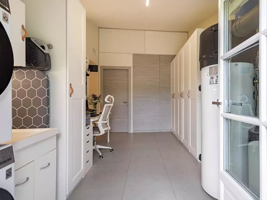 Immagine 43 di Villa in vendita  a Capannori
