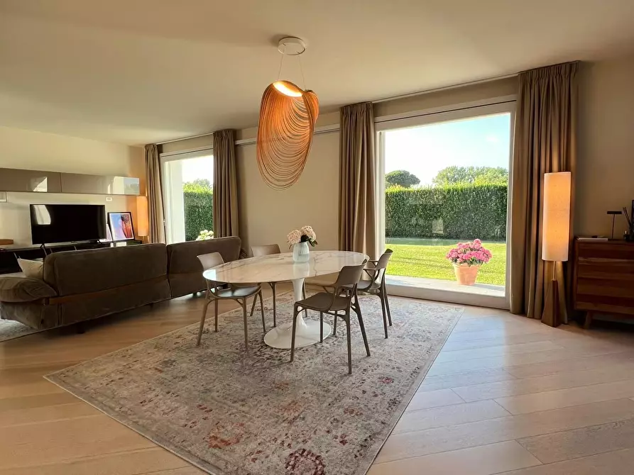 Immagine 68 di Villa in vendita  a Capannori