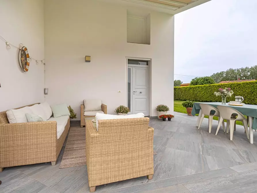Immagine 21 di Villa in vendita  a Capannori