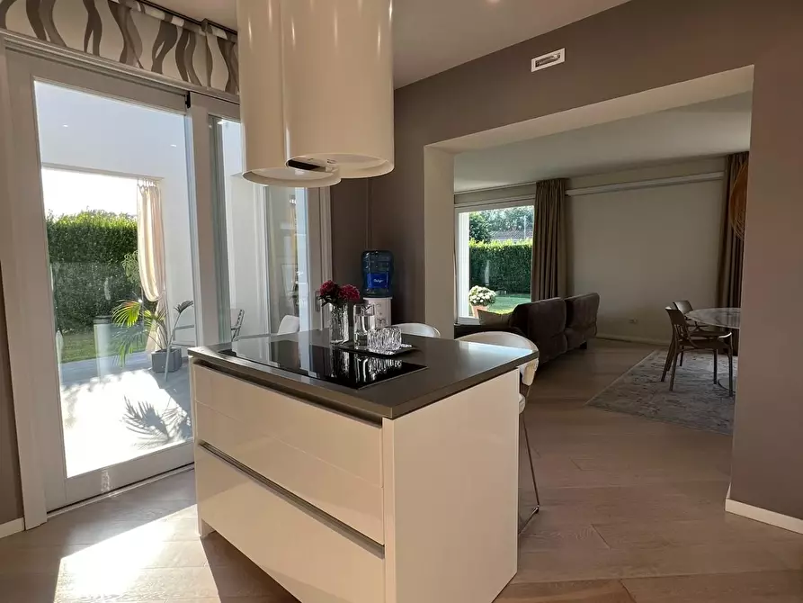 Immagine 67 di Villa in vendita  a Capannori