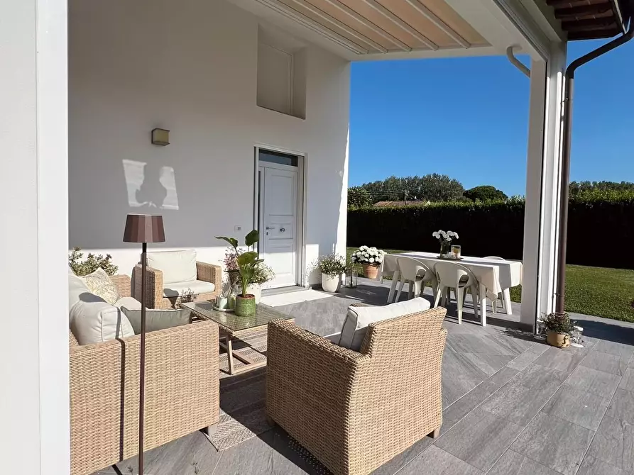 Immagine 51 di Villa in vendita  a Capannori
