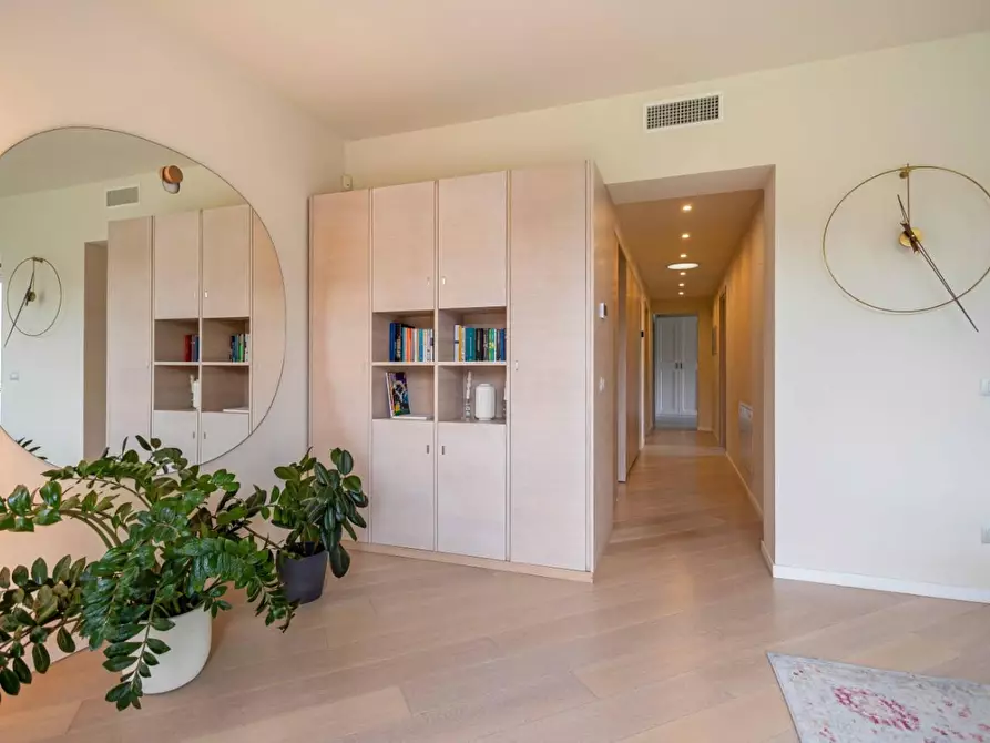 Immagine 37 di Villa in vendita  a Capannori
