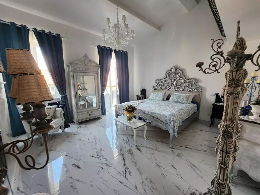 Immagine 50 di Villa in vendita  a Viareggio