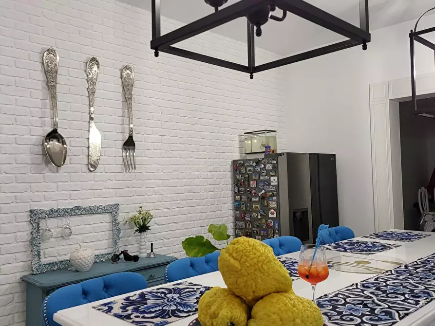 Immagine 38 di Villa in vendita  a Viareggio