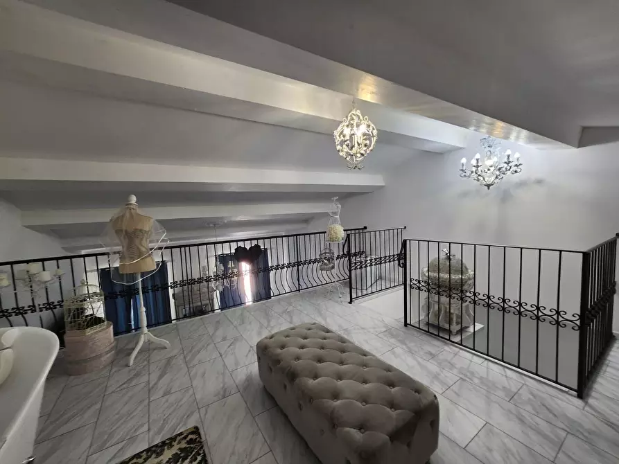 Immagine 41 di Villa in vendita  a Viareggio