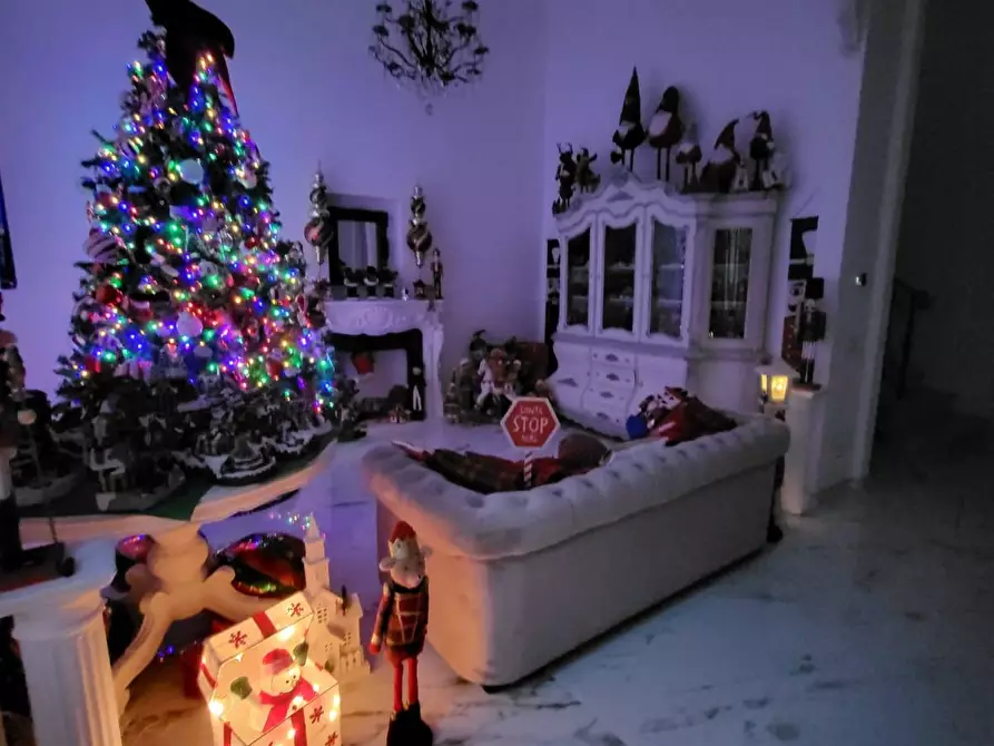 Immagine 33 di Villa in vendita  a Viareggio