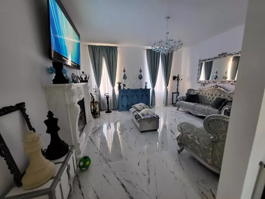 Immagine 39 di Villa in vendita  a Viareggio