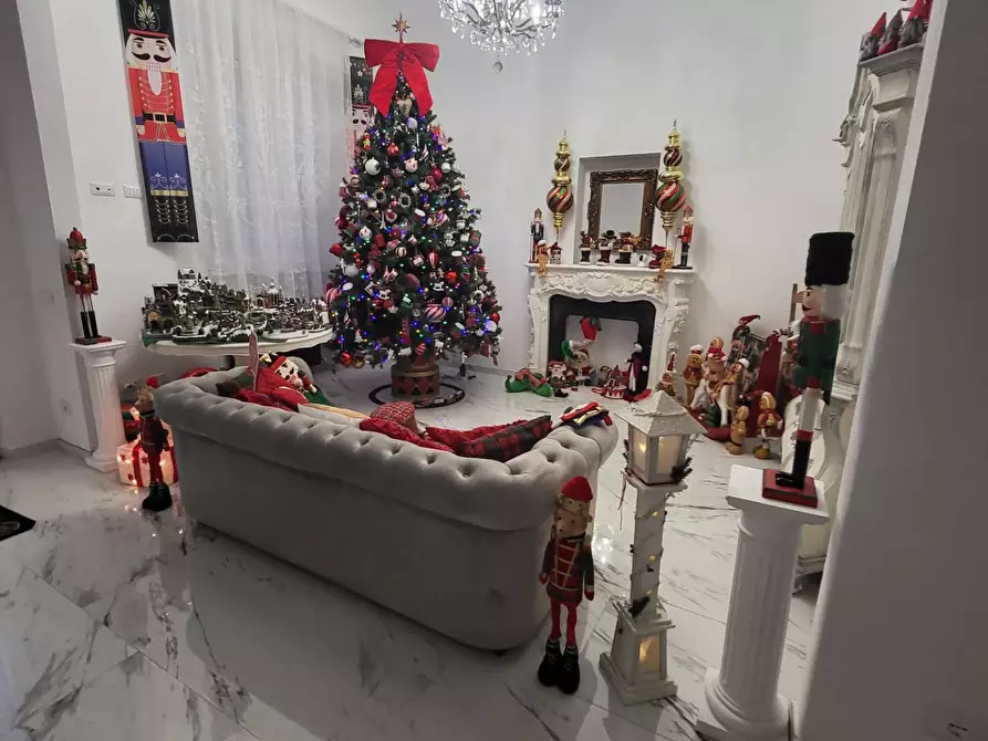 Immagine 31 di Villa in vendita  a Viareggio