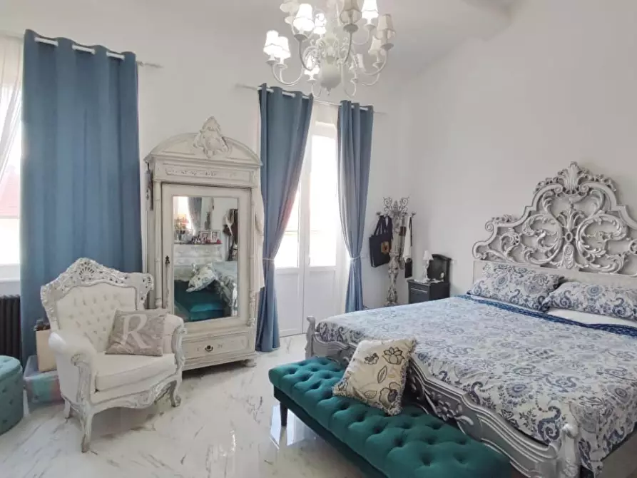 Immagine 11 di Villa in vendita  a Viareggio
