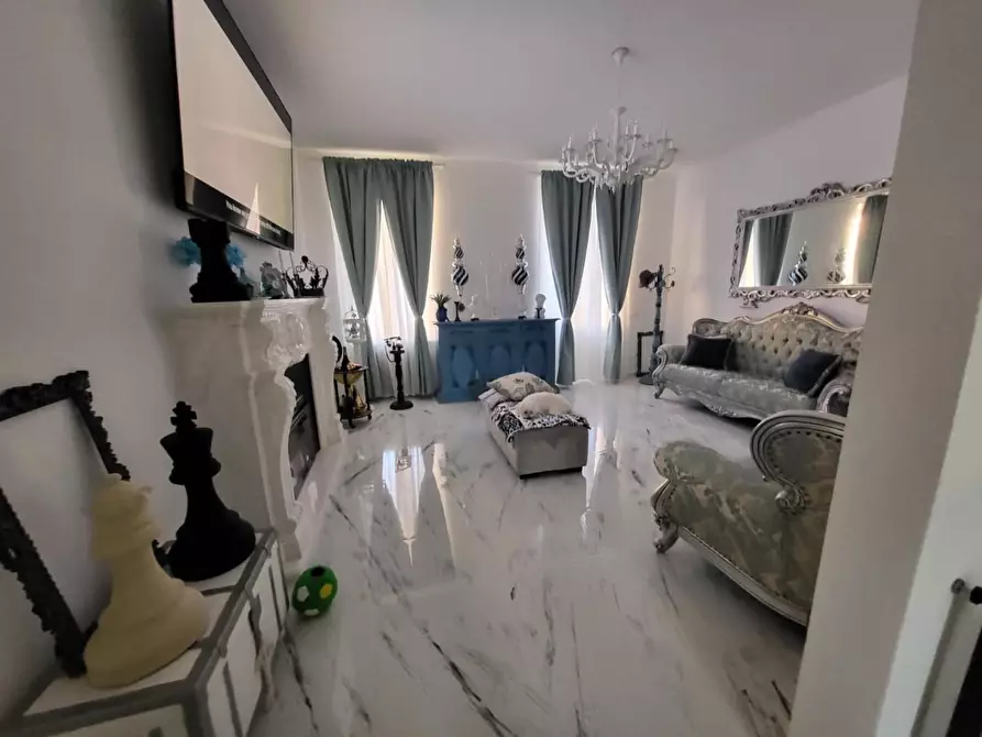 Immagine 34 di Villa in vendita  a Viareggio