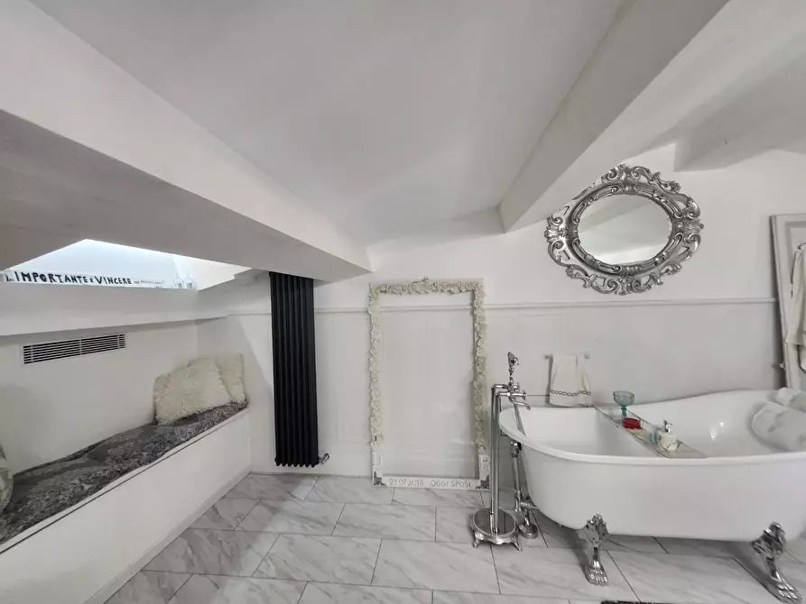 Immagine 40 di Villa in vendita  a Viareggio