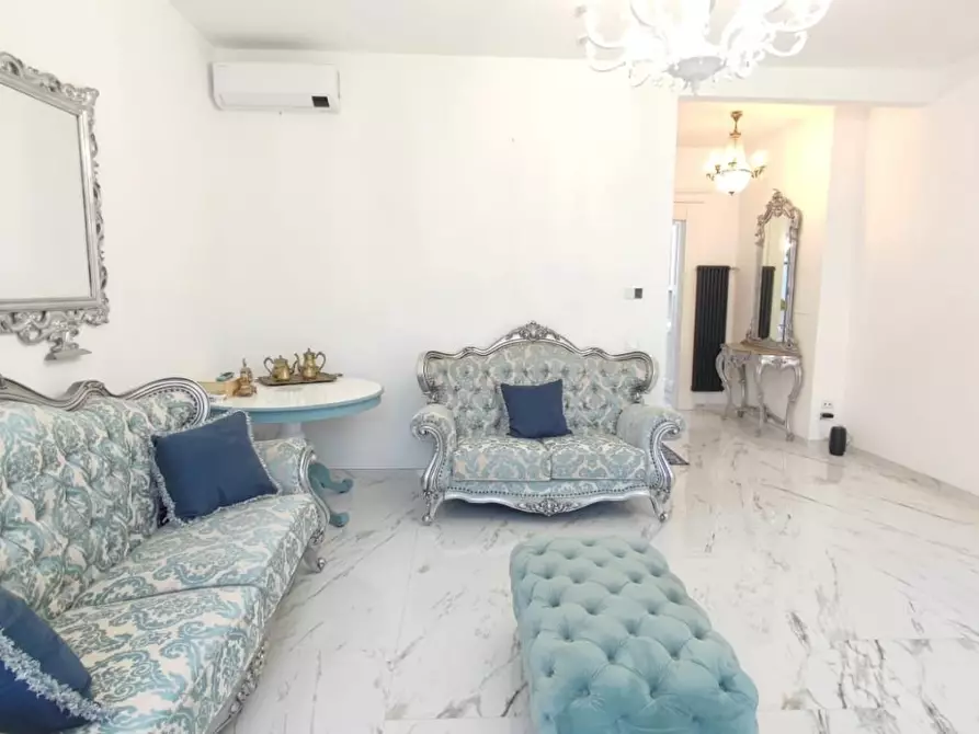 Immagine 6 di Villa in vendita  a Viareggio