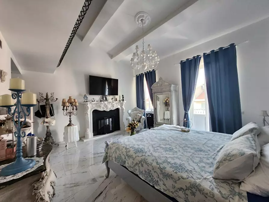 Immagine 12 di Villa in vendita  a Viareggio
