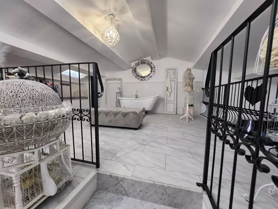 Immagine 42 di Villa in vendita  a Viareggio