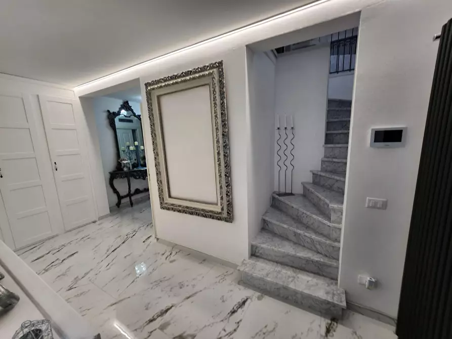 Immagine 44 di Villa in vendita  a Viareggio