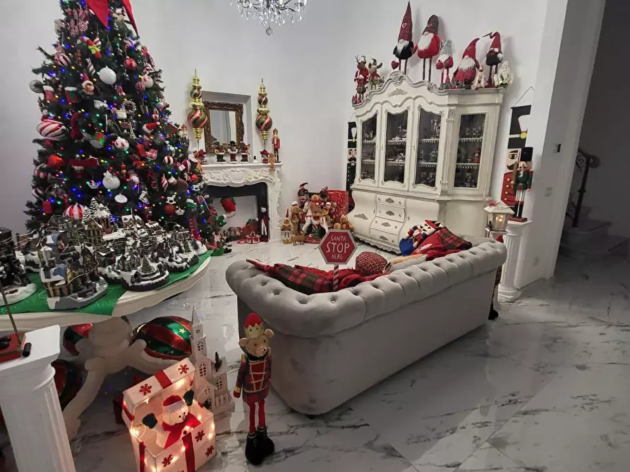 Immagine 35 di Villa in vendita  a Viareggio