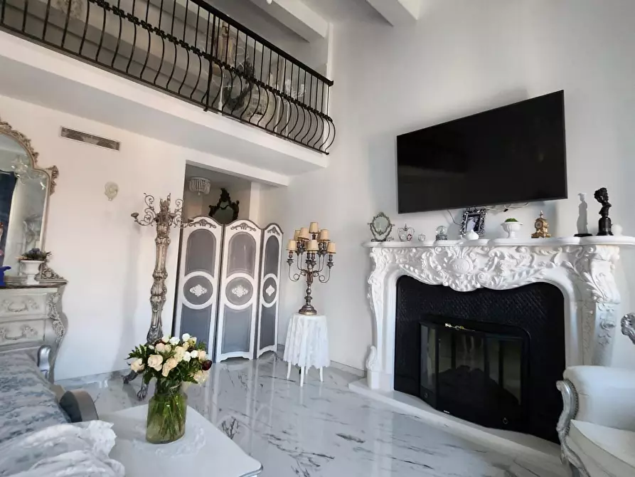 Immagine 47 di Villa in vendita  a Viareggio