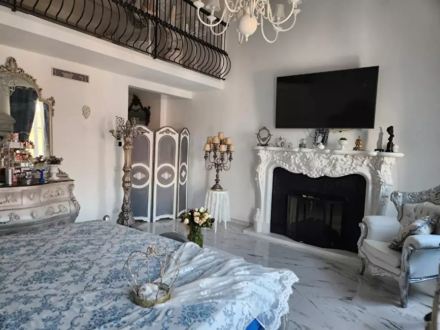Immagine 51 di Villa in vendita  a Viareggio
